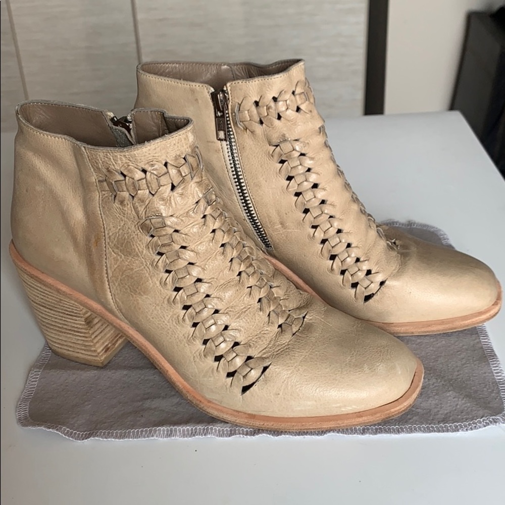 LD Tuttle tan bootie